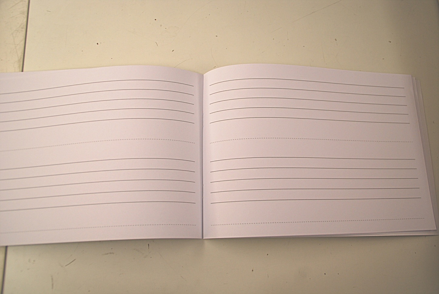 Quaderno pentagrammato - Pentagramma per musica a quaderno, 110 pagine  15,24 x 22,86 cm